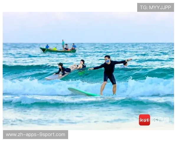 冲浪小将一脚踏浪腾空如海上鸟人 冲浪小将一脚踏浪腾空如海上鸟人