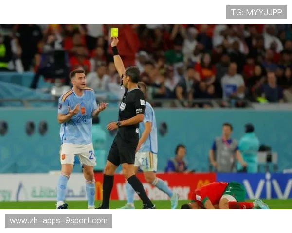 拉波尔特禁区内大脚解围化解新月攻势