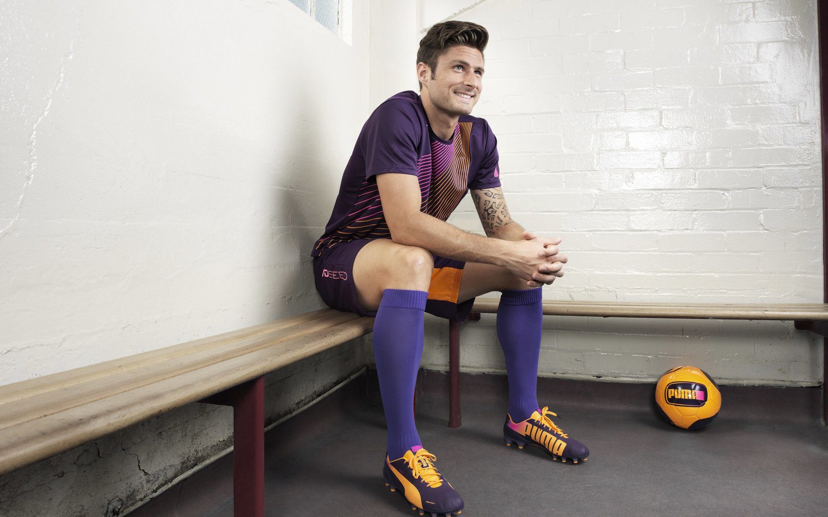 可笑,海港球迷竟认为被裁判针对,称泰山队在裁判保驾护航下拿到胜利